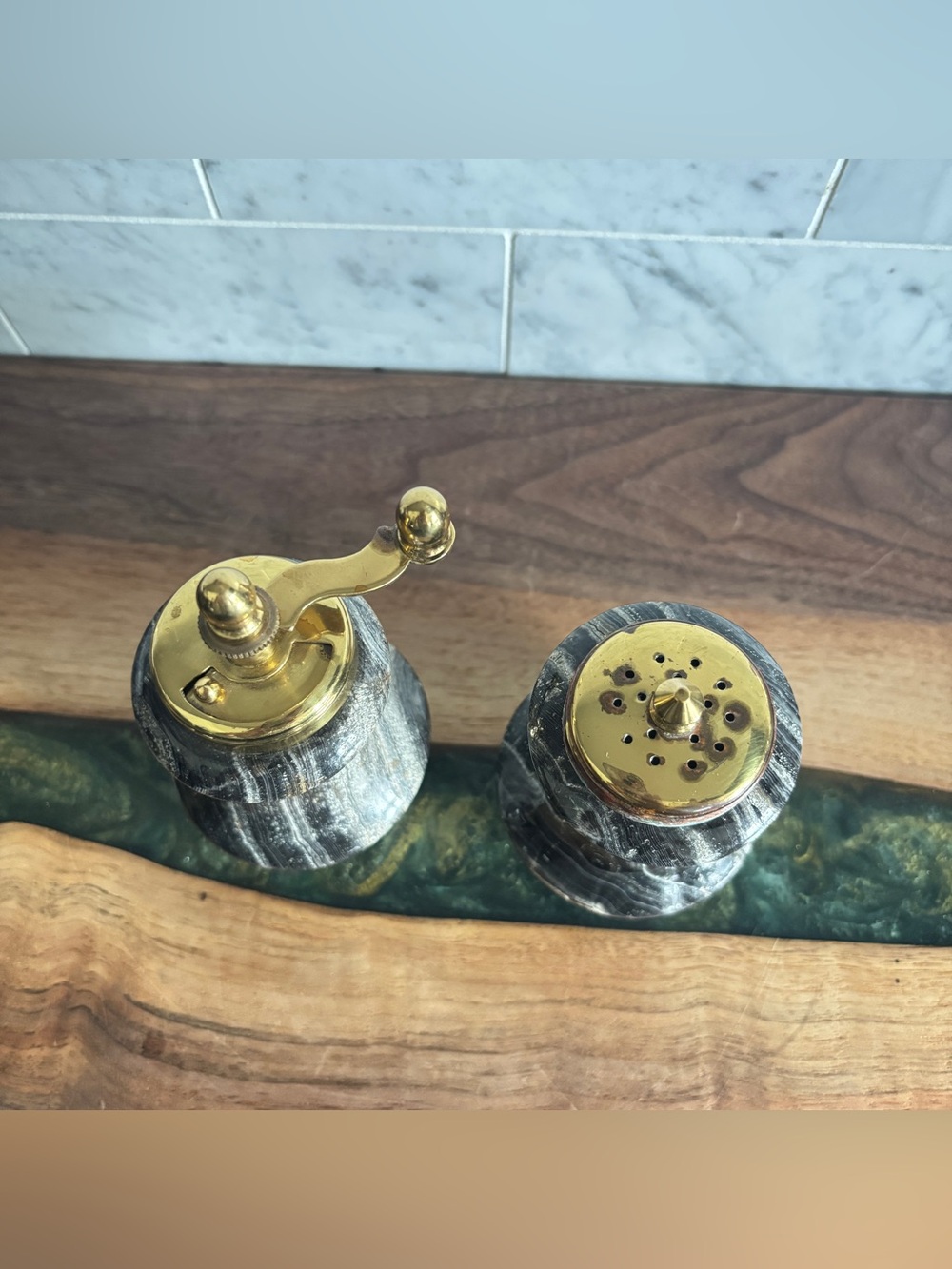 Vintage Italian Marble / Onyx Stone and Brass Salt and Pepper Mill Set - Picture 6 of 13
